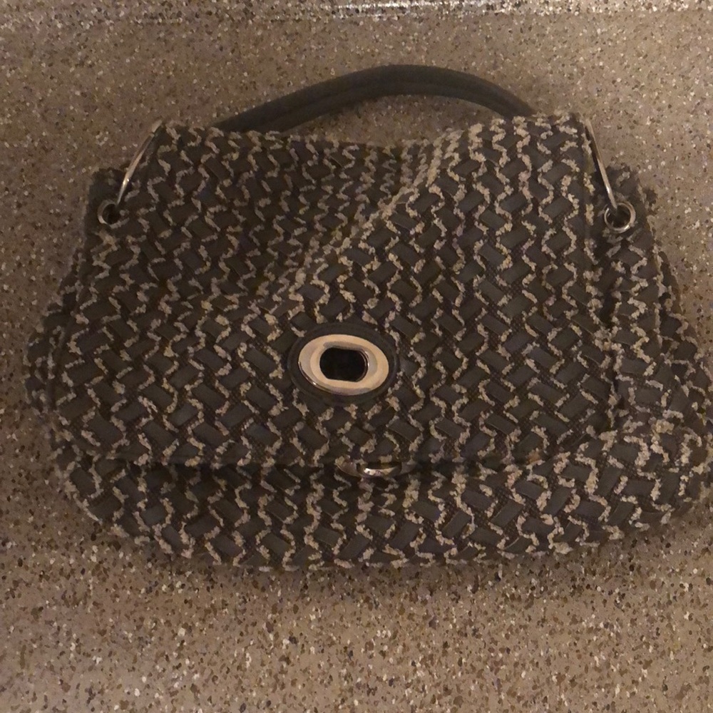 Cute Alert!! Gray, textured 👜 handbags.